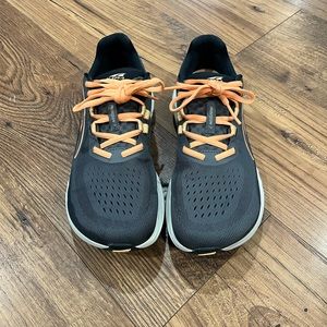 Women’s Altra Provision 7 size 8.5W